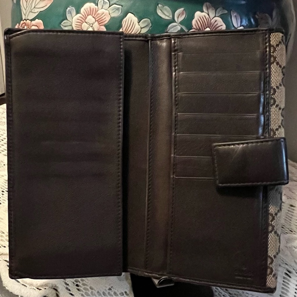 Gucci Brown Monogram Wallet with Gold Accents - Picture 3 of 10
